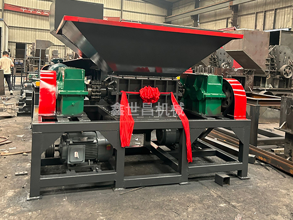 800型撕碎机+800型破碎机发货现场